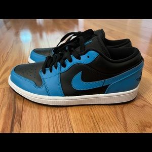 Nike Air Jordan 1 Low laser blue/black Mens size 9 EUC!!